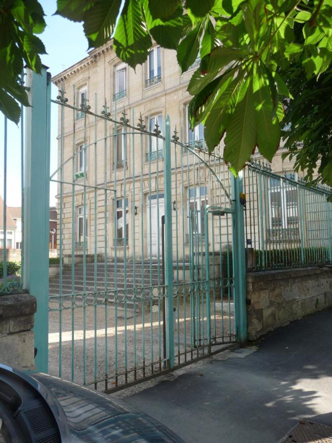Compiègne Studio Dans Charmante Batisse De Maitre Compiegnoise מראה חיצוני תמונה